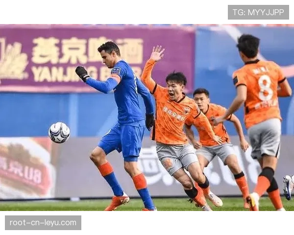 球员赛中受伤医务决定与俱乐部复核权利说明，受伤球员接受治疗完毕准备入场